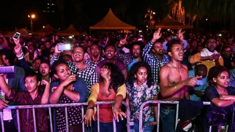 ¡El Concierto de Tesfaye: Una Noche Épica de Música y Misterio en Addis Abeba!